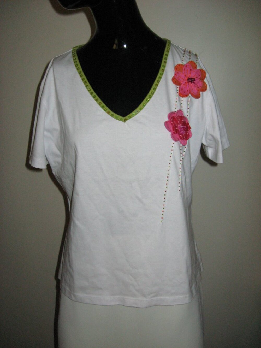 NWT USINDO 100% cotton white beaded accent with embroidered applique tunic top